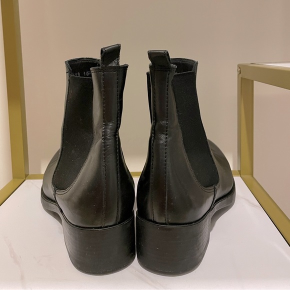 LA CANADIENNE Siena Leather Chelsea Boots - Picture 7 of 9